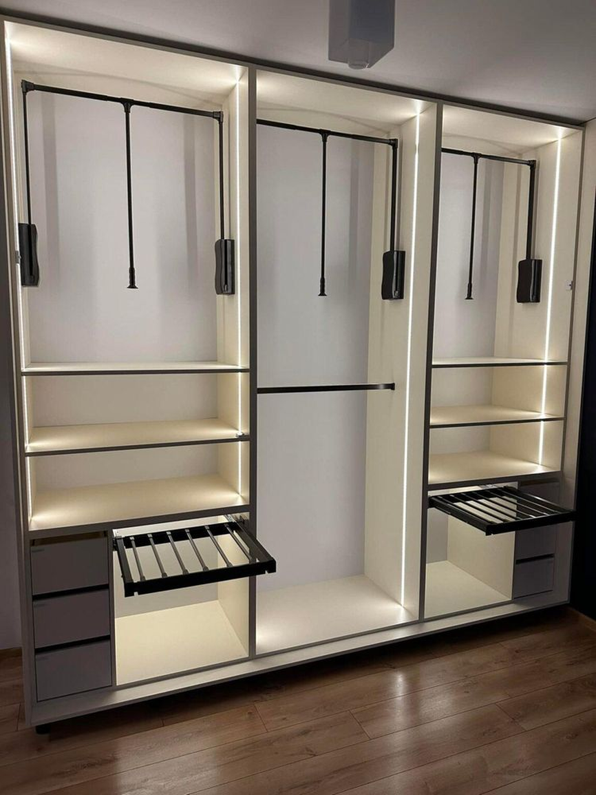 Walk-In Closets